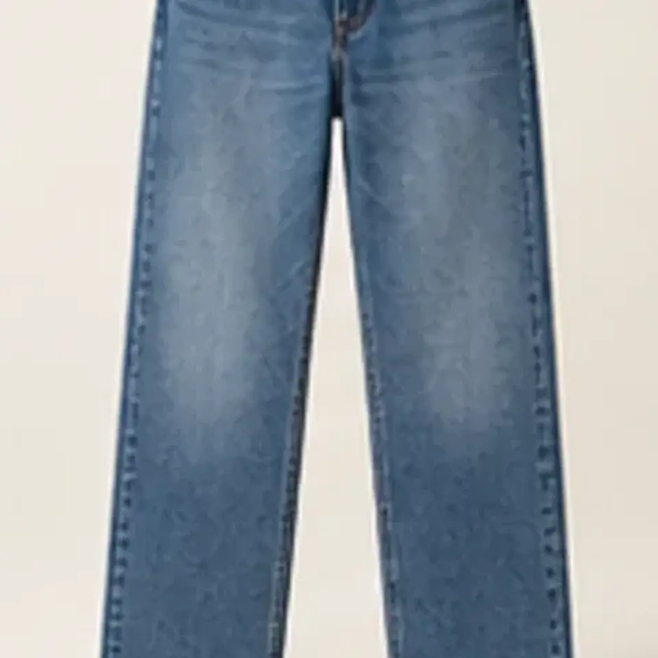 Straight Fit Jeans — close-up detail